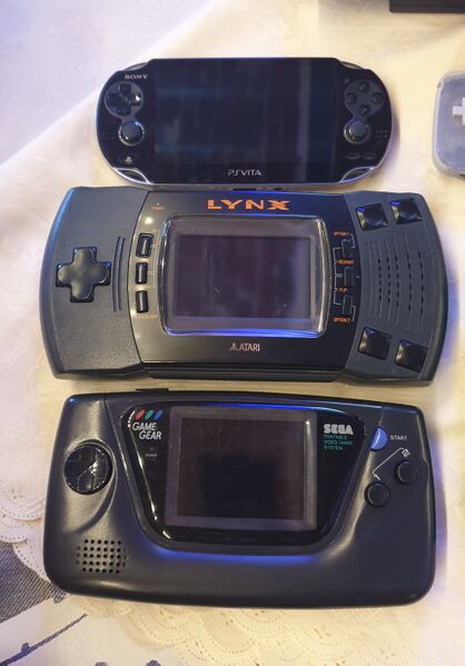 Файл:PS Vita, Lynx, Game Gear (1).jpg